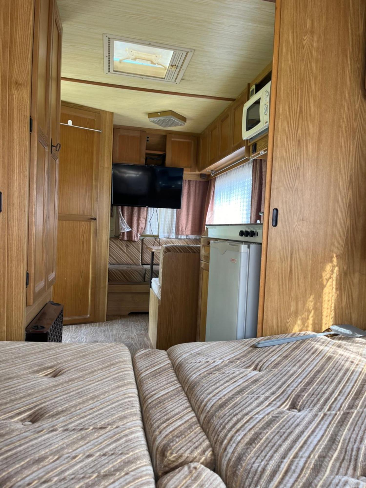 Karavan Tachov  Bagian luar foto